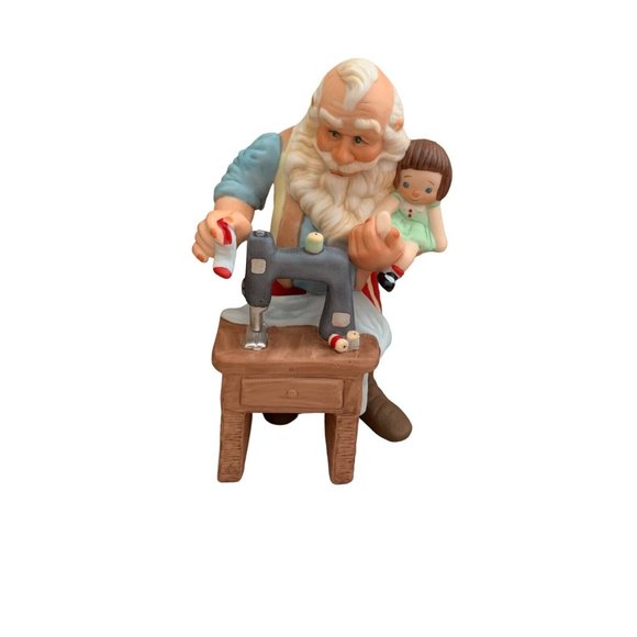 HALLMARK GOLD CROWN COLLECTIBLE SANTA THE TOYMAKER FINE PORCELAIN FIGURINE 1988 - Picture 1 of 10